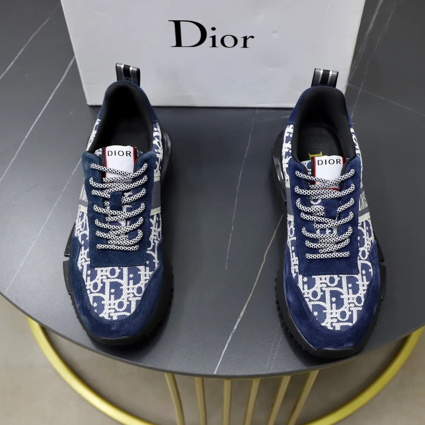 Ex-factory price: 442💰🙅‍♂️🙅‍♂️🙅‍♂️ Brand: Dior DIOR Standard code: 38-44 (45 customized) Grade: Same as the official website Material: Original cowhide material spliced with brand cloth Comfortable and breathable lining Lightweight and wear-resistant sports outsole Style category: Men's fashion casual shoes Running sports shoes Distinguished luxury brand elements Top luxury color: actual picture color